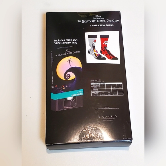 The Nightmare Before Christmas Glow in the Dark Bucket and 2 Pack Sock Bundle - Picture 4 of 4